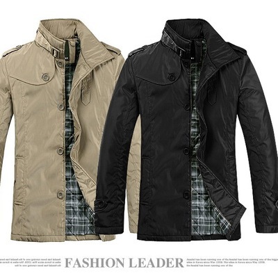 F1202-M1080 肩章扣帶立領單排扣風衣外套(2色)★_風衣大衣_外套,褸_男裝時裝_ComingZOO全球服飾批發(fā)網(wǎng)-廠家批發(fā),時裝批發(fā),韓國時裝批發(fā),時裝批發(fā)市場,女裝時裝批發(fā),男裝時裝批發(fā),服飾批發(fā),網(wǎng)絡批發(fā)