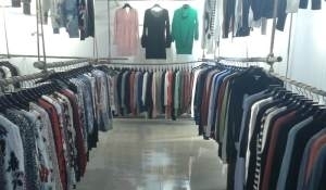 現(xiàn)應(yīng)季秋冬裝大量上市入庫(kù),高中低檔次 -北京順義服裝服飾